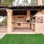 Viila Con 5 Habitaciones Y Piscina